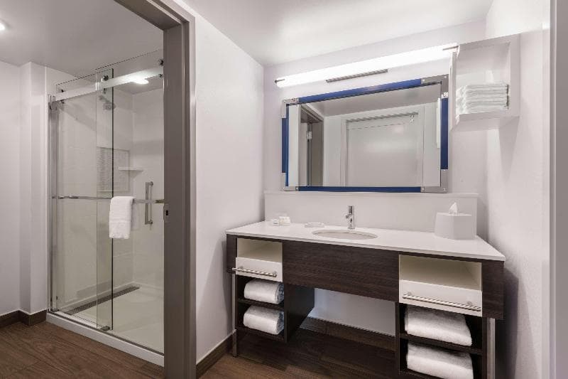 Hampton Inn & Suites Fort Wayne Downtown 5