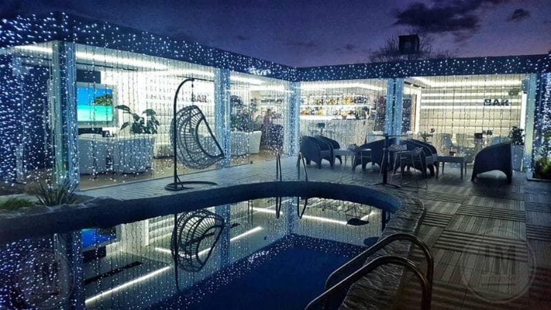 Mirror Hotel 3
