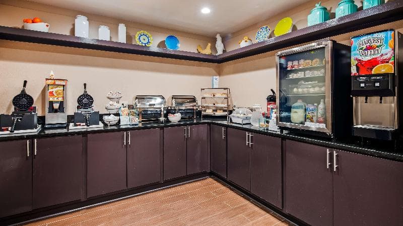Rodeway Inn & Suites 3