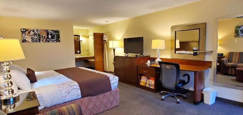 Olympic Inn And Suites 5