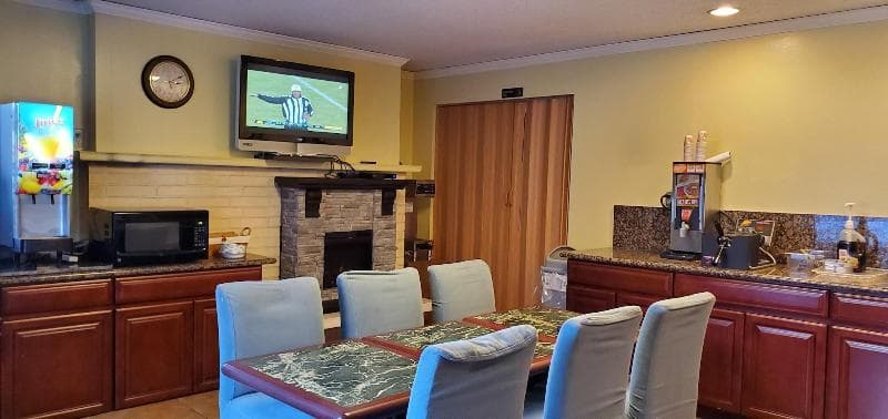 Olympic Inn And Suites 4