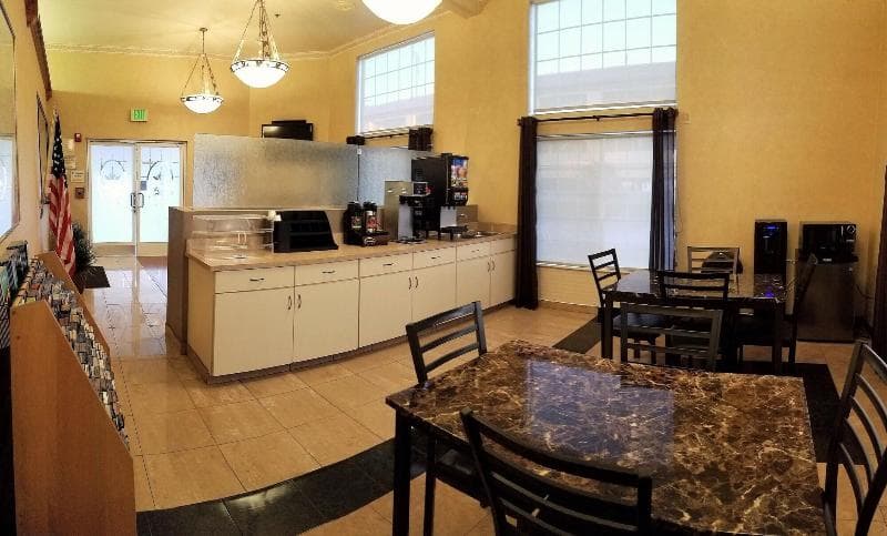 Mid City Inn & Suites Pico Rivera 3