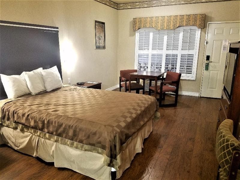 Mid City Inn & Suites Pico Rivera 4