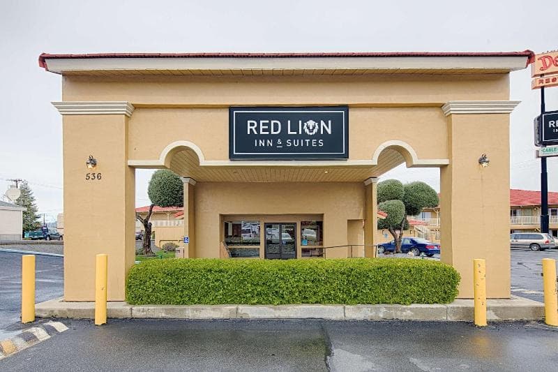 Red Lion Inn & Suites Redding 4