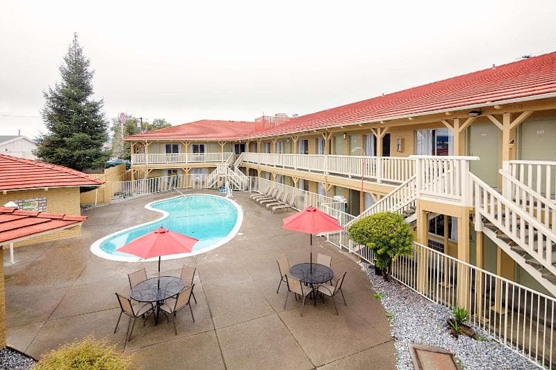 Red Lion Inn & Suites Redding 1