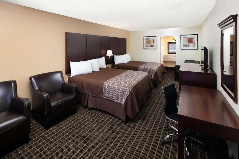 Red Lion Inn & Suites Redding 2