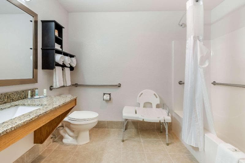 Quality Inn & Suites 3