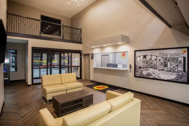 Super 8 by Wyndham St. Louis North 4