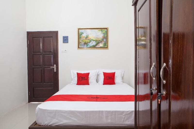 Reddoorz Near Banyuwangi Baru Station 2