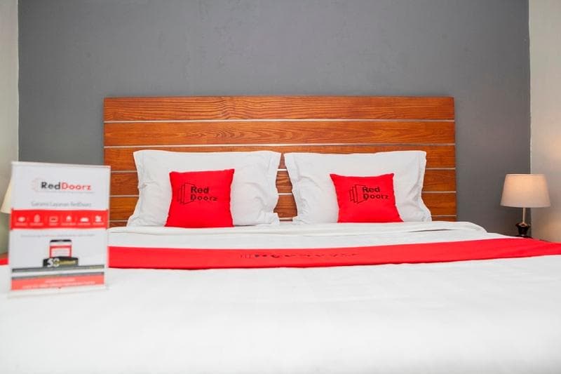 Reddoorz Plus Near Asia Afrika 3 3