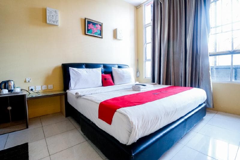 Reddoorz Plus Near Dc Mall Batam 5