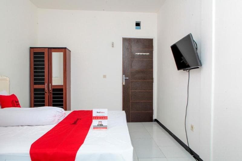 Reddoorz Near Telkom Corporate University photo 1