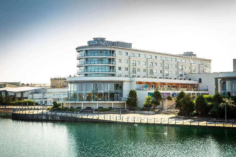 Waterfront Southport Hotel 5