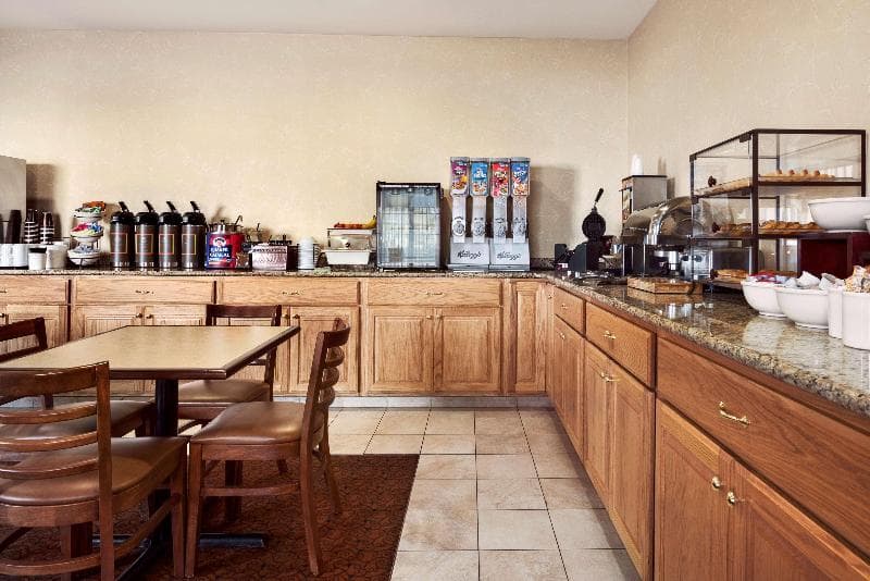 Country Inn & Suites By Radisson, Clinton, Ia 2