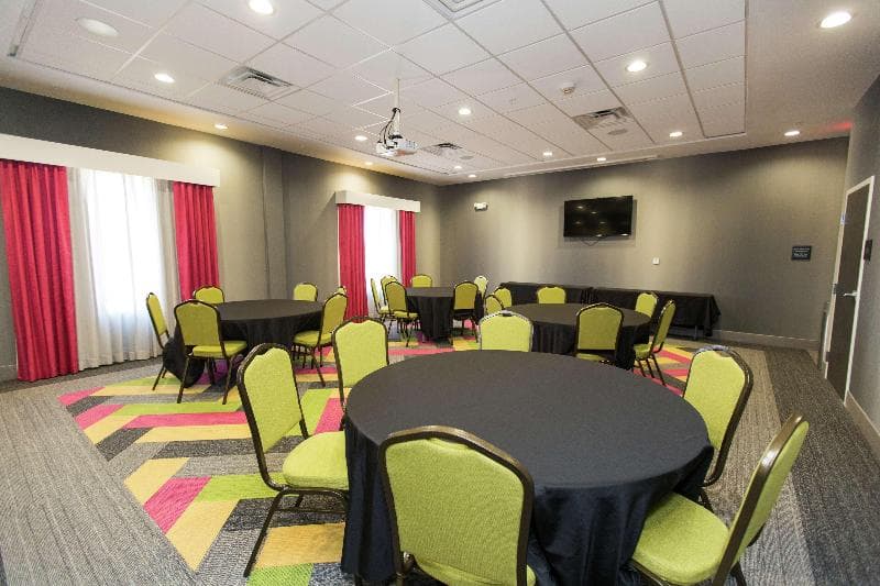 Hampton Inn Mustang, OK photo 1