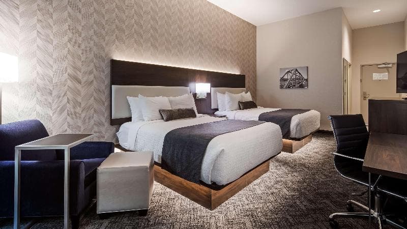 Best Western Plus Parkside Inn & Suites 5