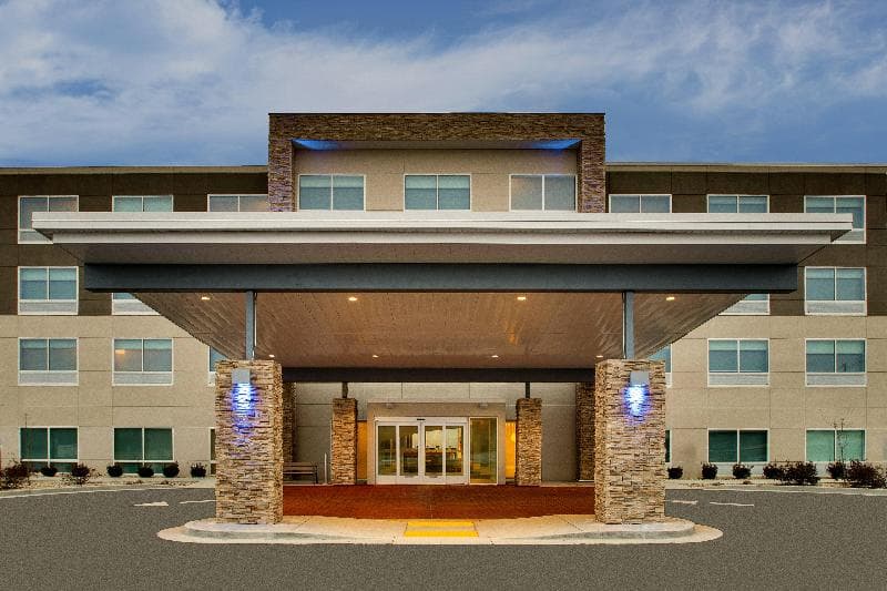 Holiday Inn Express & Suites Mt Sterling North 3