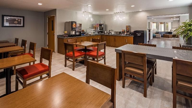 Best Western Dewitt 3