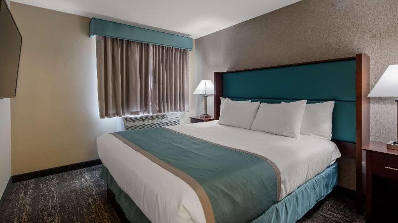 Best Western Hampshire Inn & Suites 4