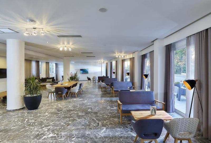 Vasia Royal Hotel 5