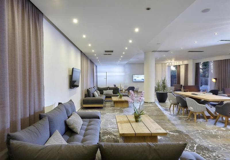 Vasia Royal Hotel 3
