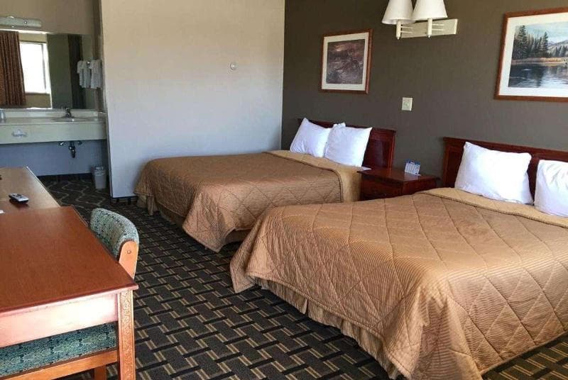 Travelodge by Wyndham Evanston 5