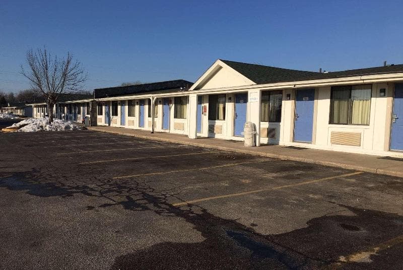 Travelodge By Wyndham Benton Harbor Mi 3