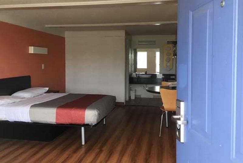 Travelodge By Wyndham Benton Harbor Mi photo 1