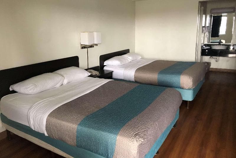 Days Inn By Wyndham Indianapolis South 4