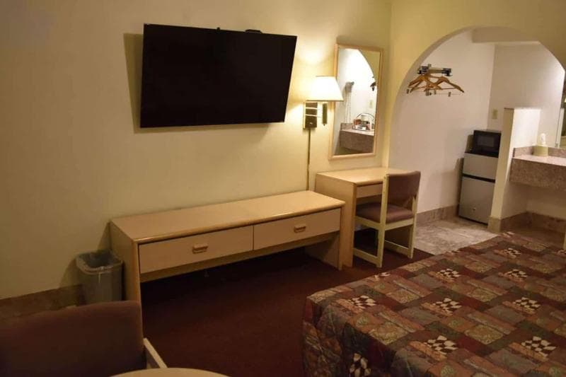 Travelodge by Wyndham Farmington photo 1