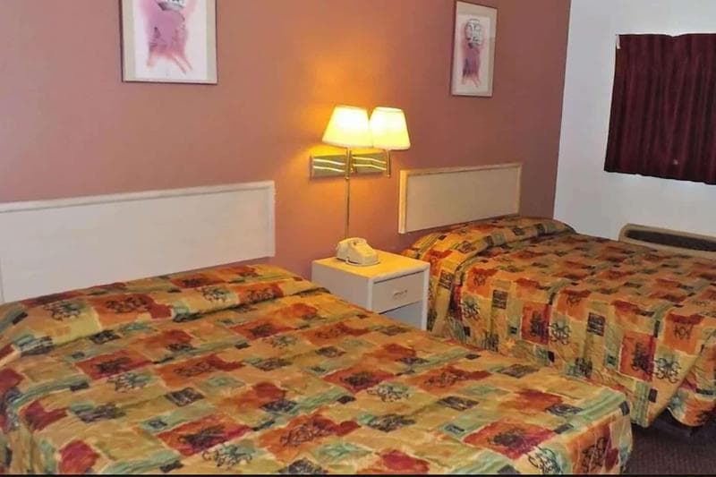 Travelodge by Wyndham Farmington 3
