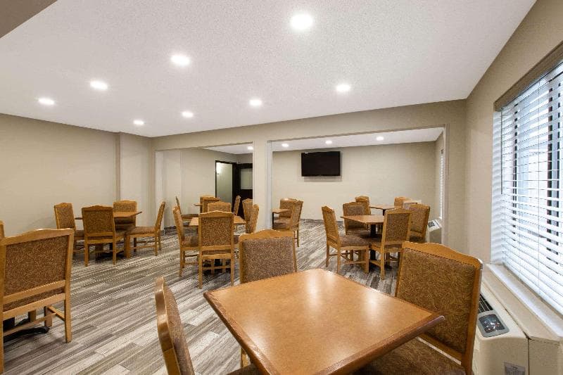 Days Inn & Suites By Wyndham Wisconsin Dells 2