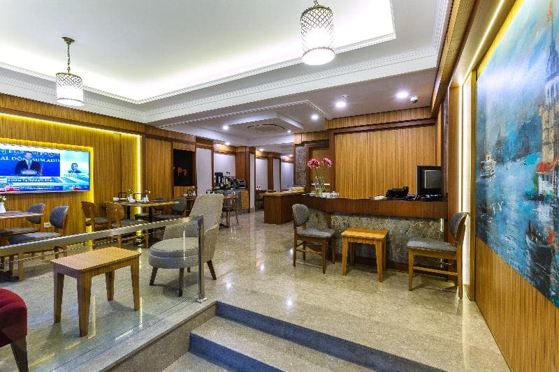 Obelisk Hotel & Suites 4