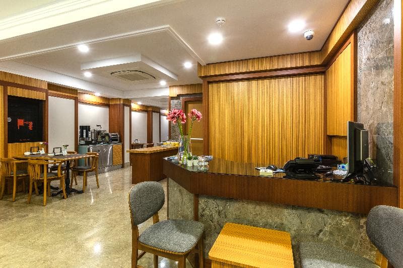 Obelisk Hotel & Suites 5