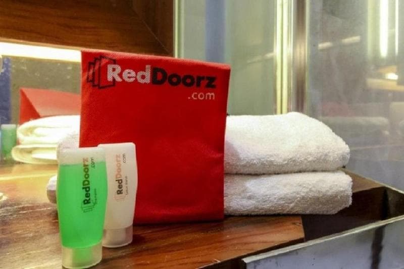 Reddoorz @ Raya Ngagel 2 4
