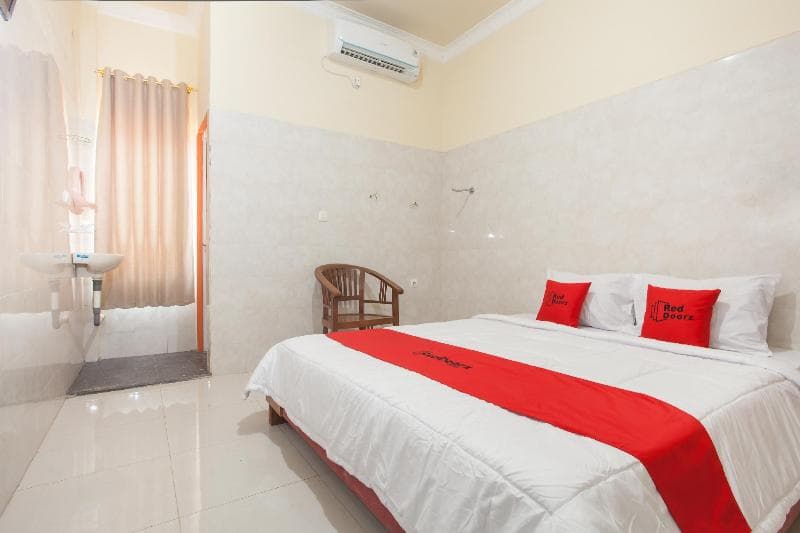Reddoorz Sedati photo 1