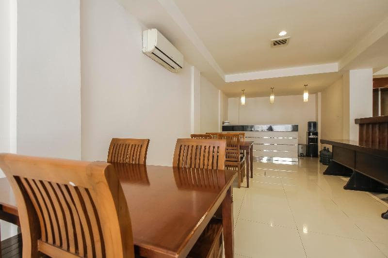 Reddoorz Plus Near Galaxy Bekasi 3