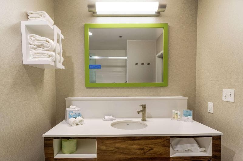 Hampton Inn Madison, OH 3