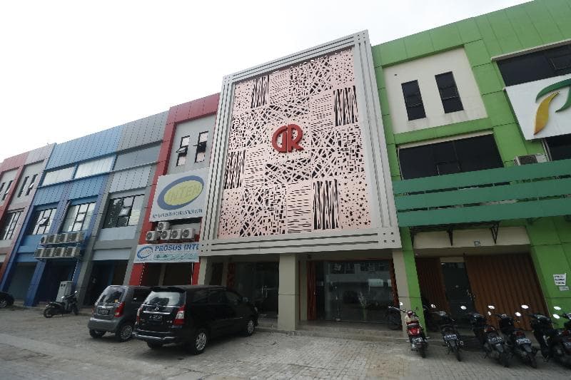 Reddoorz Plus Near Living Plaza Jababeka 4
