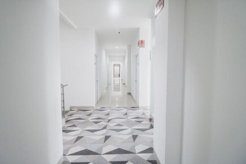 Reddoorz Plus Near Living Plaza Jababeka 1