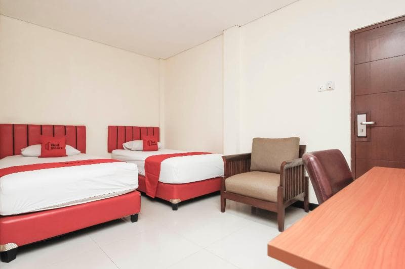 Reddoorz Plus @ Jalan Pemuda photo 1