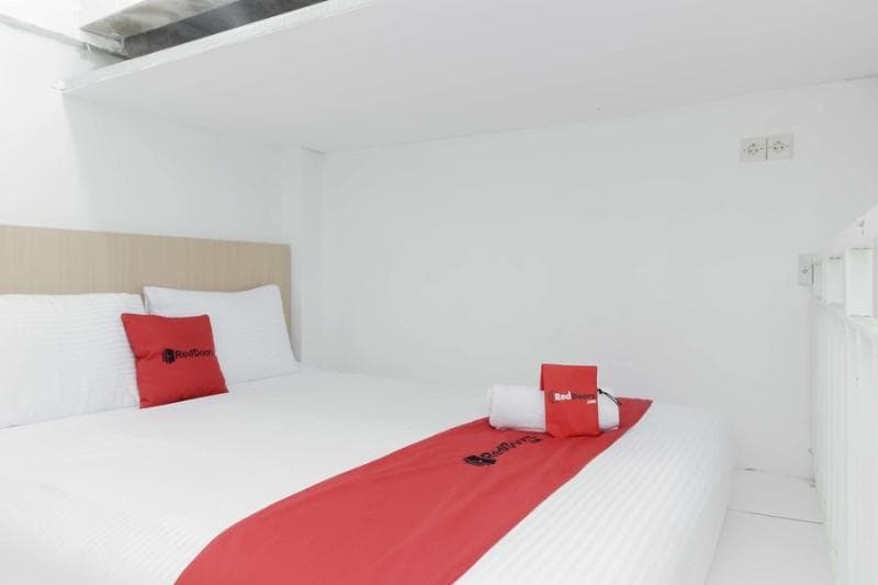 Reddoorz Near Hayam Wuruk 4