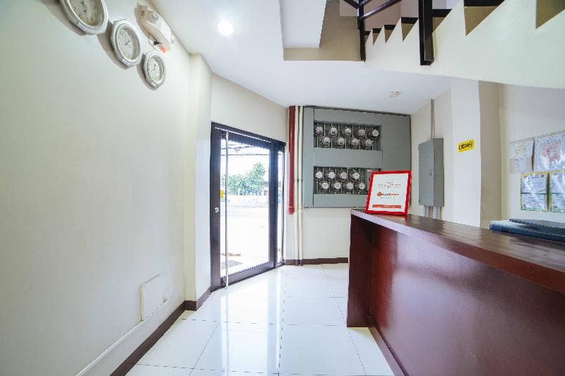 Reddoorz Near Angeles University Foundation 4
