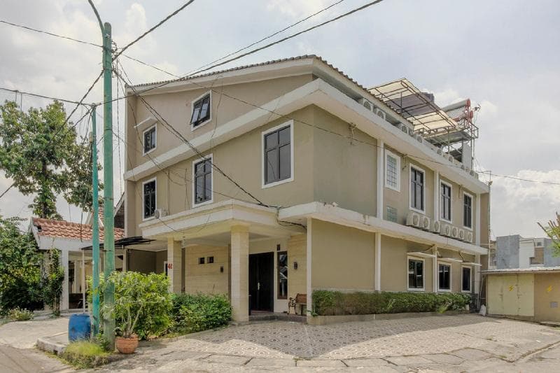 Reddoorz Plus Near Lippo Cikarang Mall 2