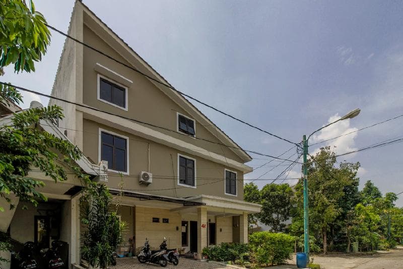 Reddoorz Plus Near Lippo Cikarang Mall 3