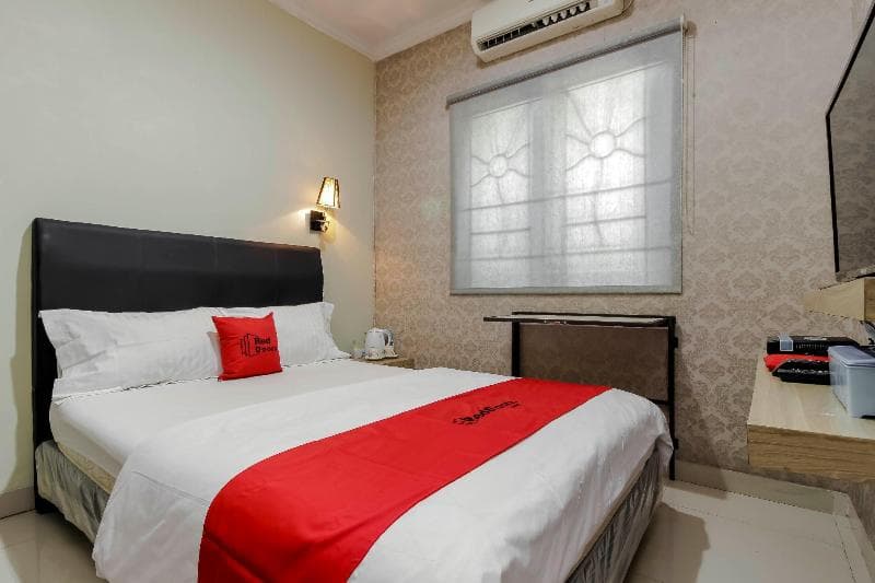 Reddoorz Plus Near Lippo Cikarang Mall photo 1