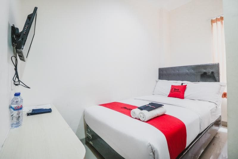 Reddoorz Plus Near Mall Ciputra Jakarta 5
