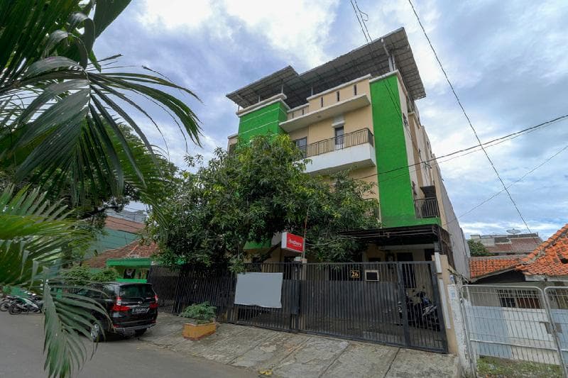 Reddoorz Plus Near Trisakti University 1