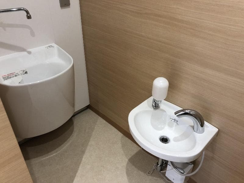 Hotel Monday 4