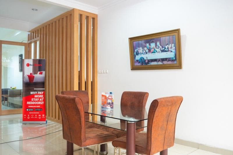 Reddoorz Plus Near Siloam Karawaci 4